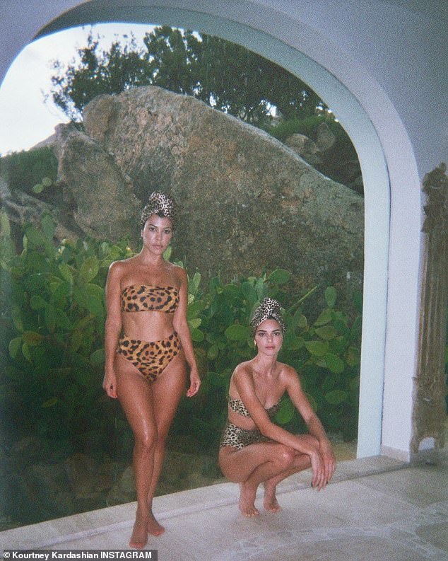 Image result for Kourtney Kardashian dhe Kendall Jenner bÃ«hen âleopardÃ«â