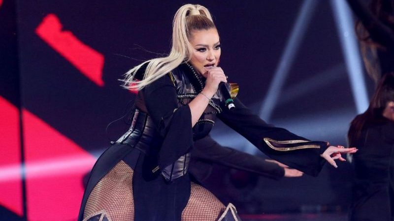 Do të përfaqësojë Shqipërinë në Eurovision, Ronela Hajati i përgjigjet  kritikëve: Do thoni kujt i plas? Mua që kam sakrifikuar - Top Channel