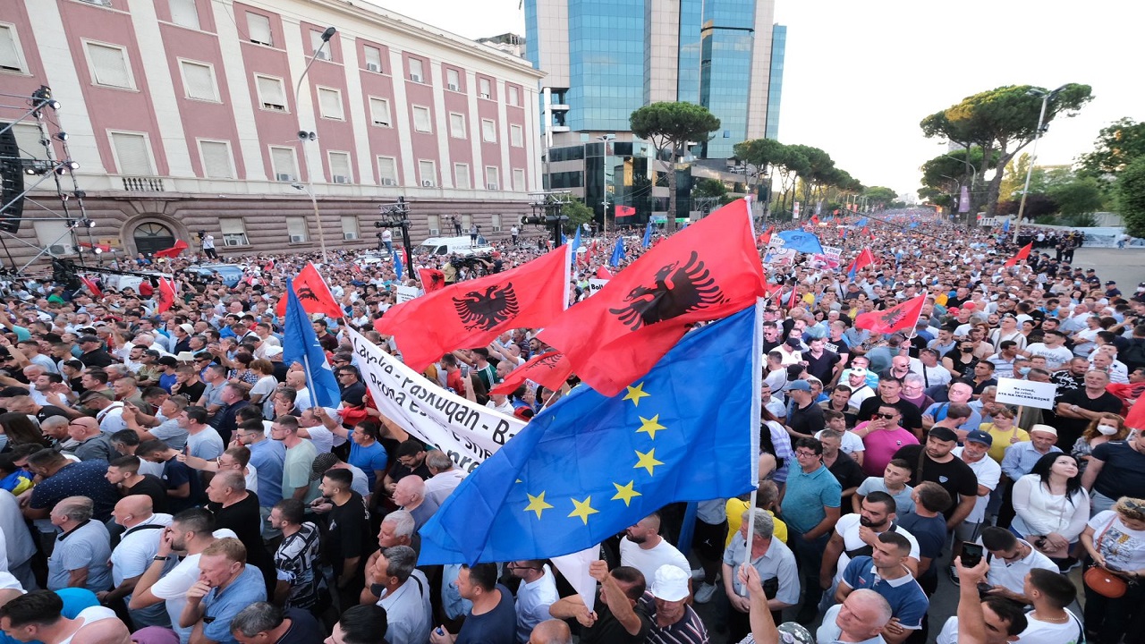 “nuk Do Të Dorëzohemi” Albana Vokshi Qeveria Ka Instaluar Regjim Kundër Qytetarëve Babëzia E 