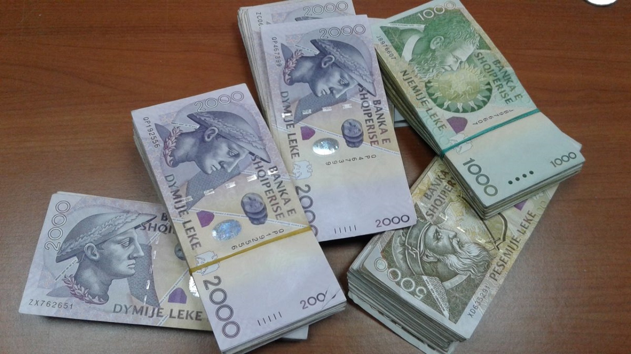 Leku E Mbyll Jav n N R nie Ndaj Euros Dhe Dollarit Top Channel