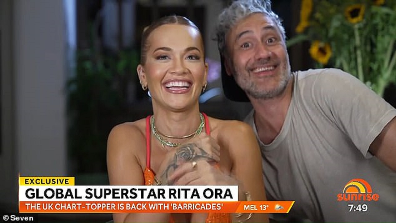 Vært for Skorpe vogn Momenti i këndshëm mes Rita Orës dhe partnerit të saj/ Këngëtarja ishte  drejtpërdrejt në emisionin televiziv australian - Top Channel