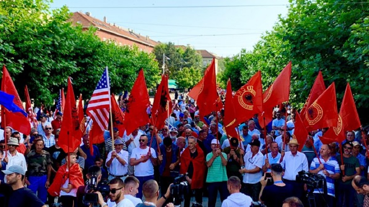 ​Veteranët paralajmërojnë protesta të vazhdueshme nëse Osmani dekreton ligjin për pagën minimale