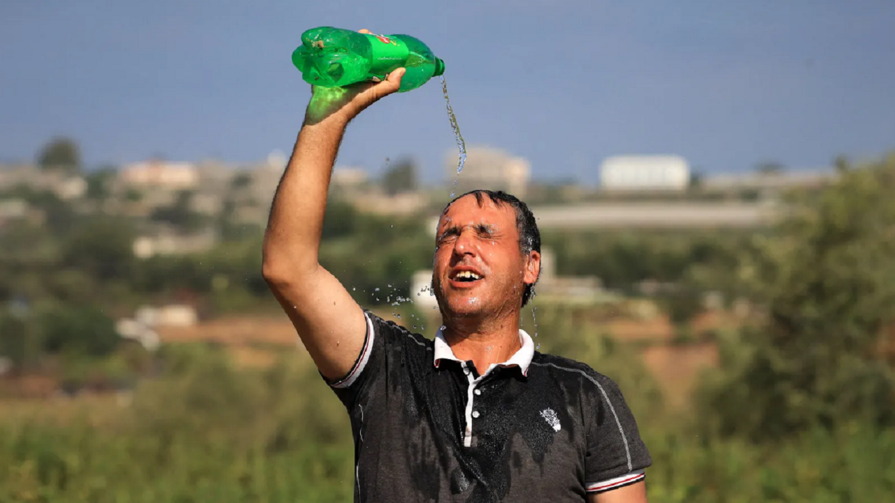 I nxehti përvëlues ndryshon mënyrën e të punuarit! Si ndryshojnë rregullat për të gjitha punët në ambiente zyrash dhe jashtë