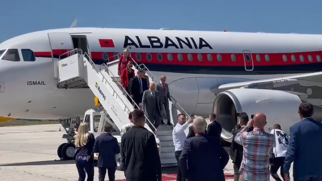 Turi ballkanik/ Rama mbërrin në Shkup, pritet nga zv. kryeministri i Maqedonisë së Veriut, Artan Grubi