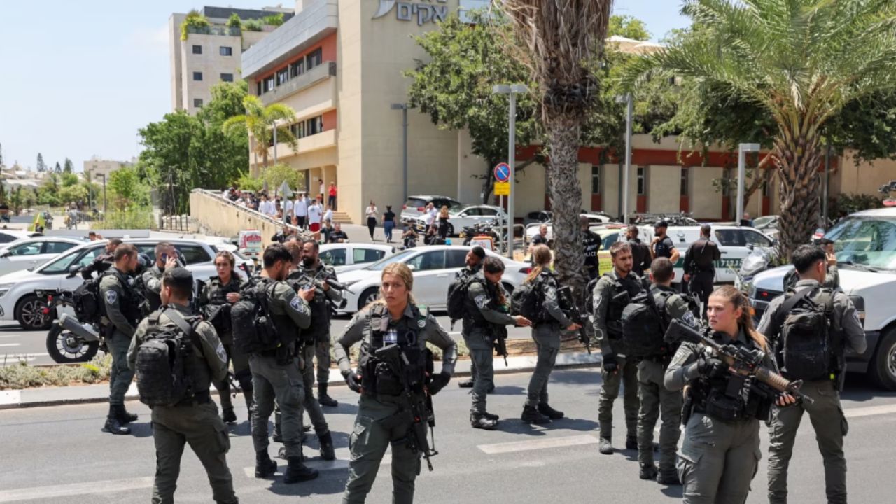 Militanti i Hamasit godet me makinë drejt turmës në Tel Aviv, të paktën tetë të plagosur