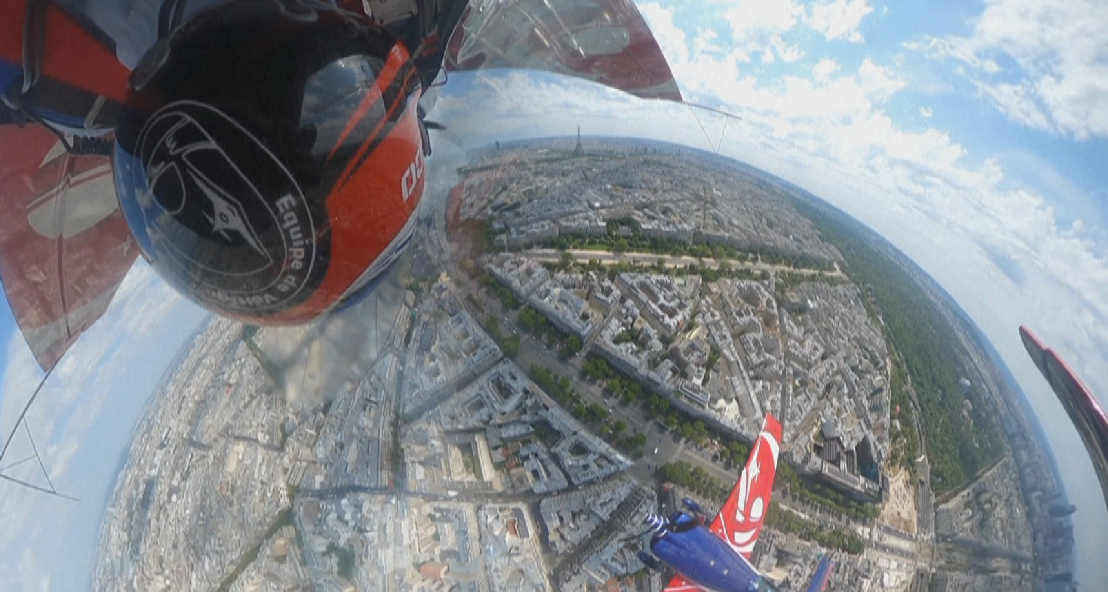 Avionët akrobatikë francezë në provat finale të paradës së Ditës së Bastijës (foto-video)