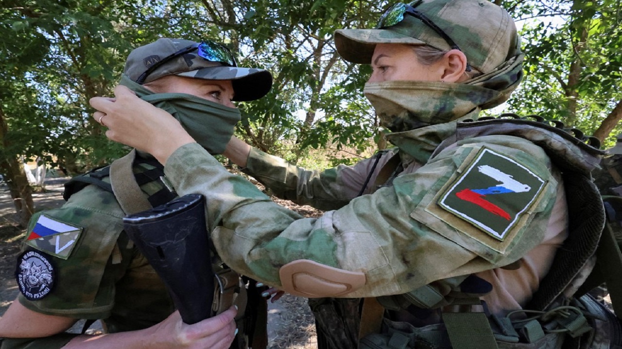 Fotolajm/ Femrat e njësisë ushtarake ruse të mbrojtjes praktikojnë taktikat e betejës