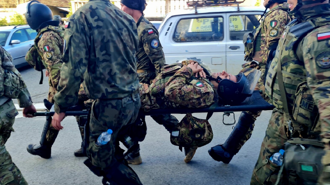 KFOR: Ushtarit të lënduar në Zveçan i është hequr këmba