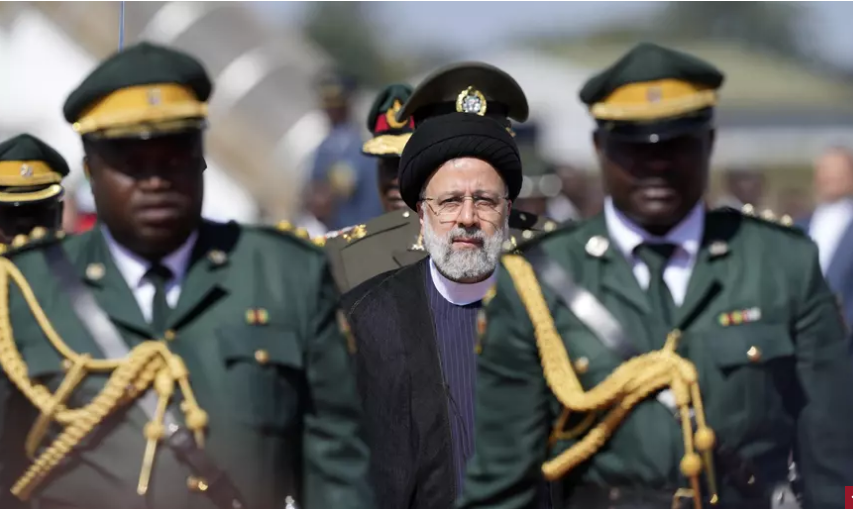 Presidenti iranian mbërrin në Zimbabve mes brohorimave anti-perëndimore, në ndalesën e fundit afrikane (fotot)