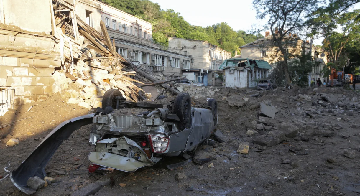 Valë e re sulmesh ruse mbi Odesa, shkatërrohet kisha më e madhe ortodokse