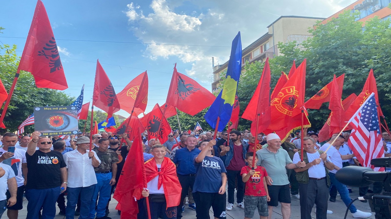 Veteranët u lanë jashtë ligjit për pagën minimale, protestë në Prishtinë