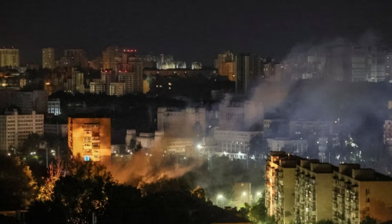 Rusia sulmon Kievin me dronë, raportohet për një viktimë dhe katër të plagosur