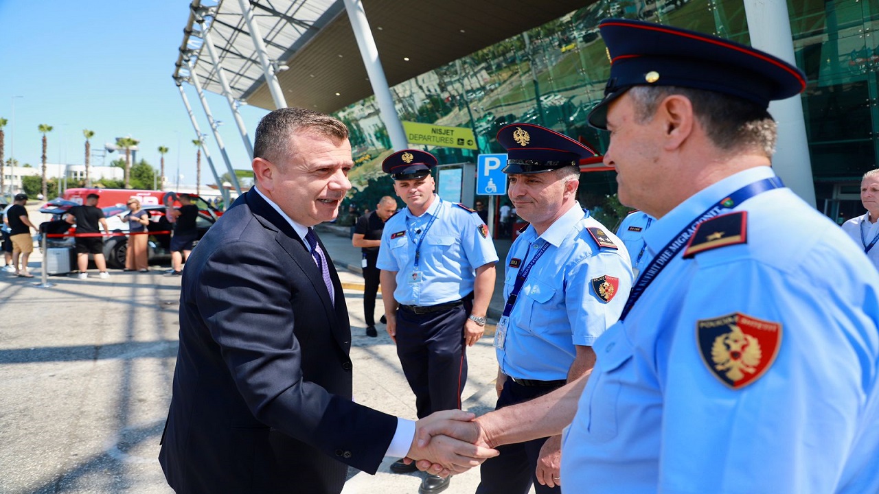 Balla e nis ditën në aeroportin “Nënë Tereza”: Plot 1 milion pasagjerë pritet të hyjnë dhe dalin nga Shqipëria gjatë Gushtit