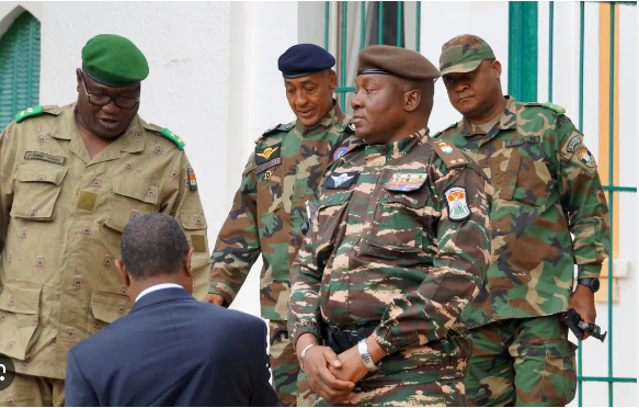 Presidenti i rrëzuar nga junta në Niger, do të gjykohet për tradhti të lartë (fotot)