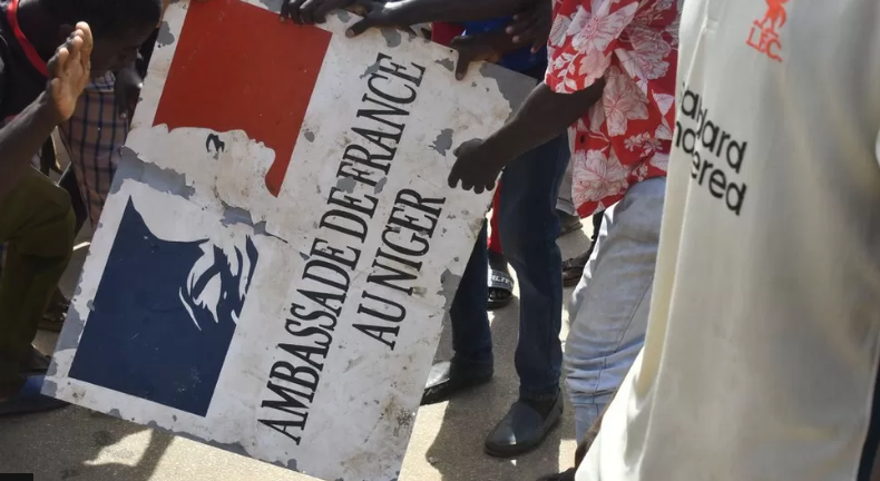 Grushti i shteti në Niger: Franca refuzon ultimatumin për largimin e ambasadorit nga Niamey (fotot)