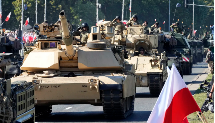 Polonia organizon paradën më të madhe ushtarake në disa dekada në Varshavë (fotot)