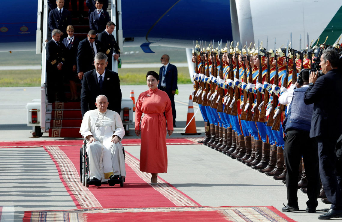 Papa Françesku mbërrin në Mongoli, një nga komunitetet më të vogla dhe më të reja katolike në botë