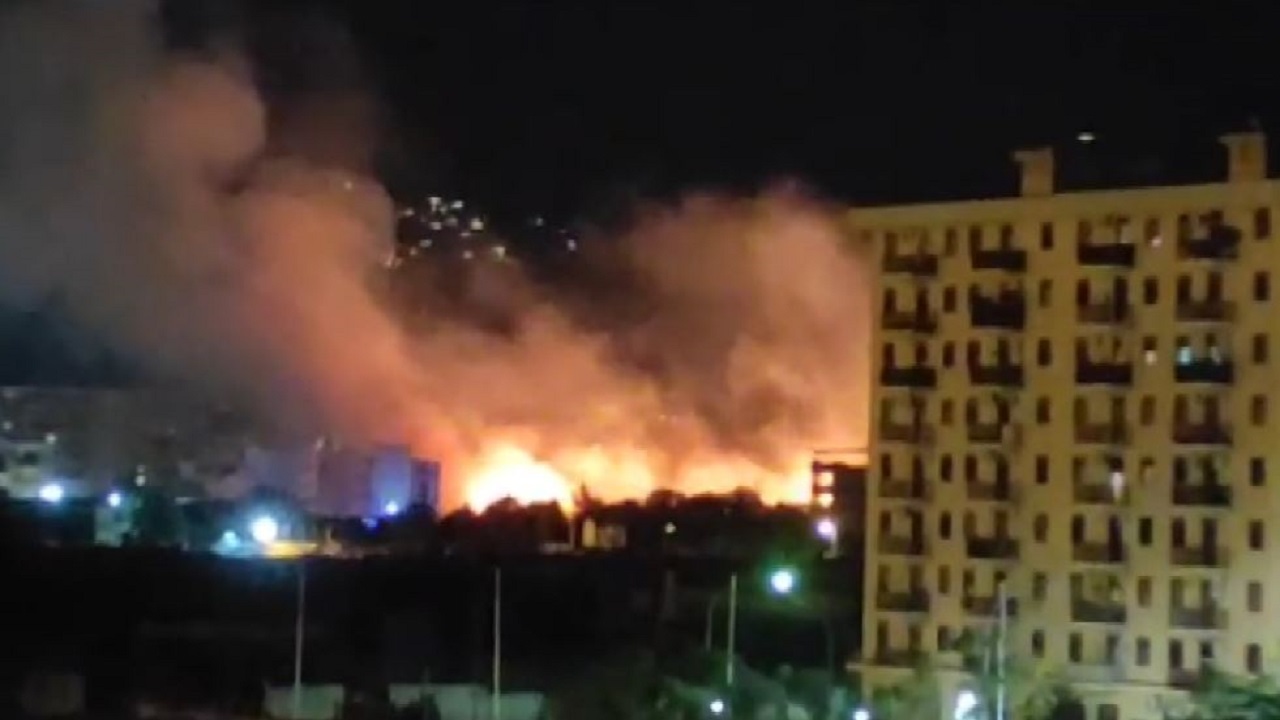 Zjarre në Siçili  Panik në Palermo  njerëzit hipin mbi çati
