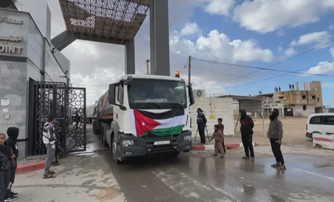 Spitali fushor i Jordanisë bëhet i pari që hyn në Gaza (fotot)