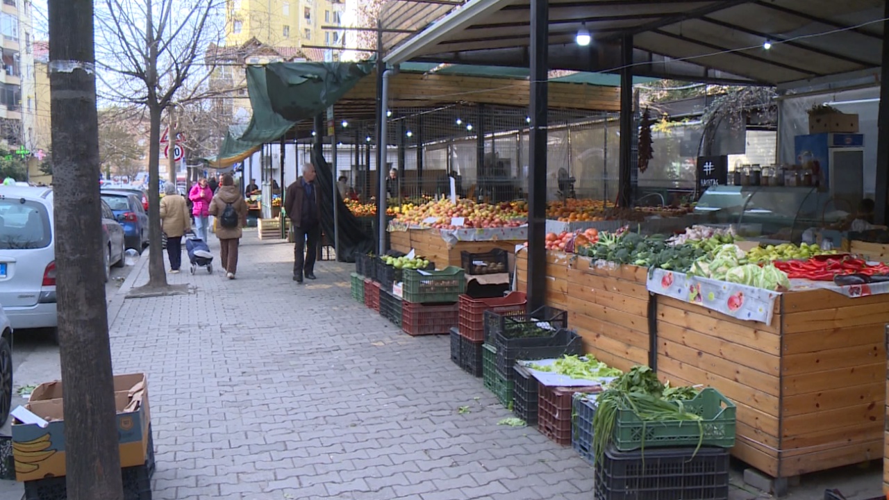 Çmimet vazhdojnë rritjen/ Konsumatorët në tregjet e Tiranës ankohen për shtrenjtimin