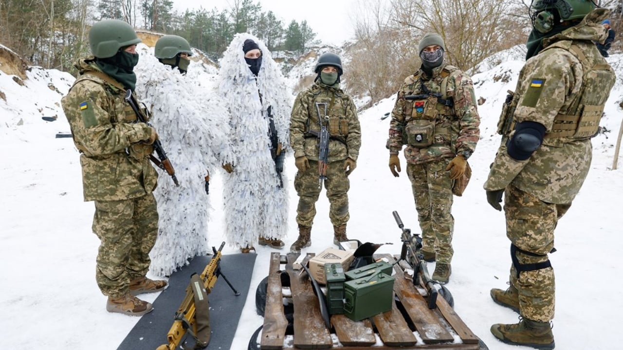 Fotolajm/ Batalioni Siberian i Ukrainës stërvitet në luftimet e dimrit