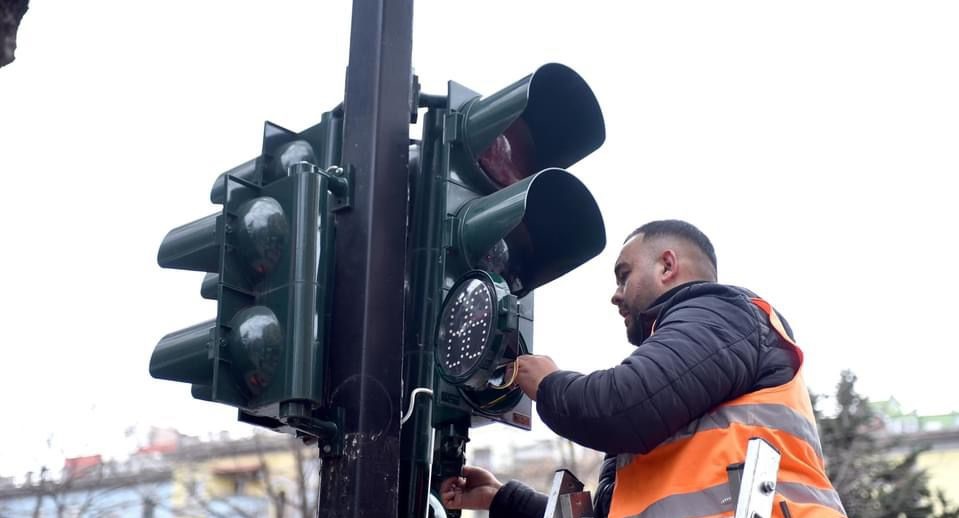 Vijojnë investimet me semaforë LED, Veliaj: Janë më estetikë, efektivë dhe të dukshëm 