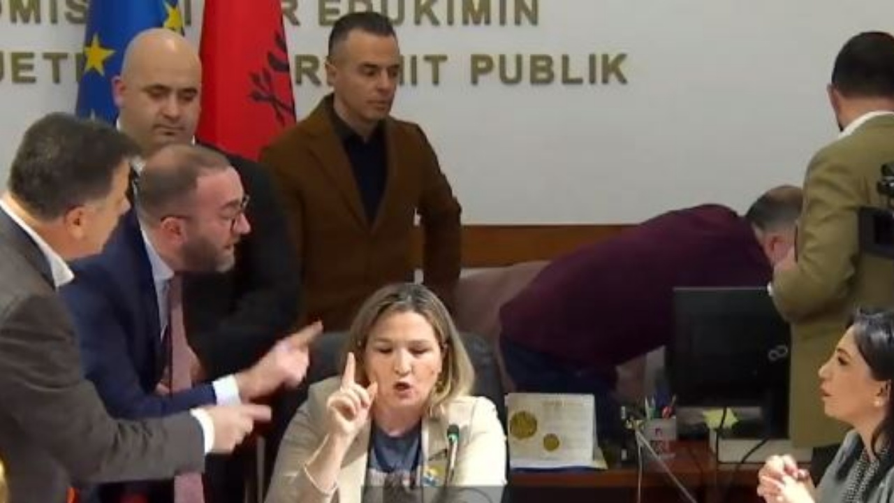 Nga prezantimi para 3 vjetësh para demokratëve të Elbasanit, te mesazhi i koduar “Ti e di shumë mirë çfarë mesazhesh ke”, si u prish brenda pak kohësh miqësia Bardhi- Açka