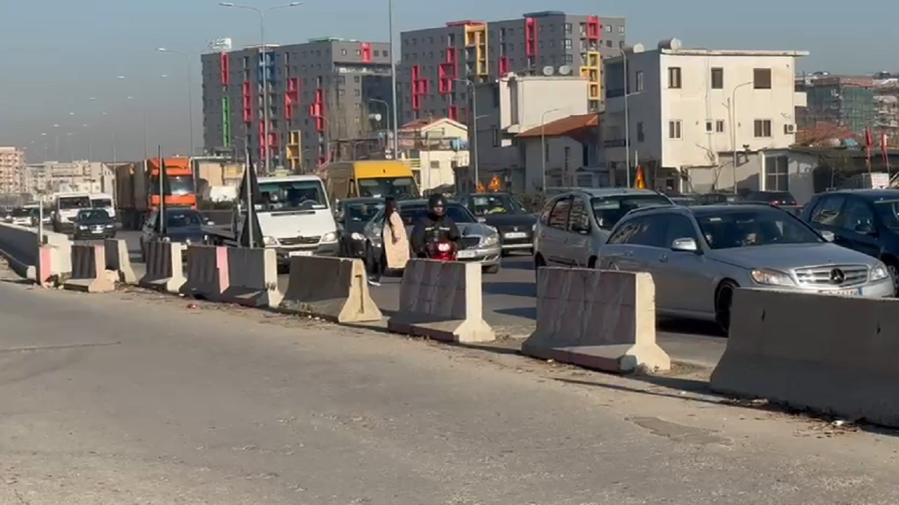 Nuk kalojnë rrugën te vijat e bardha, policia gjobit këmbësorët