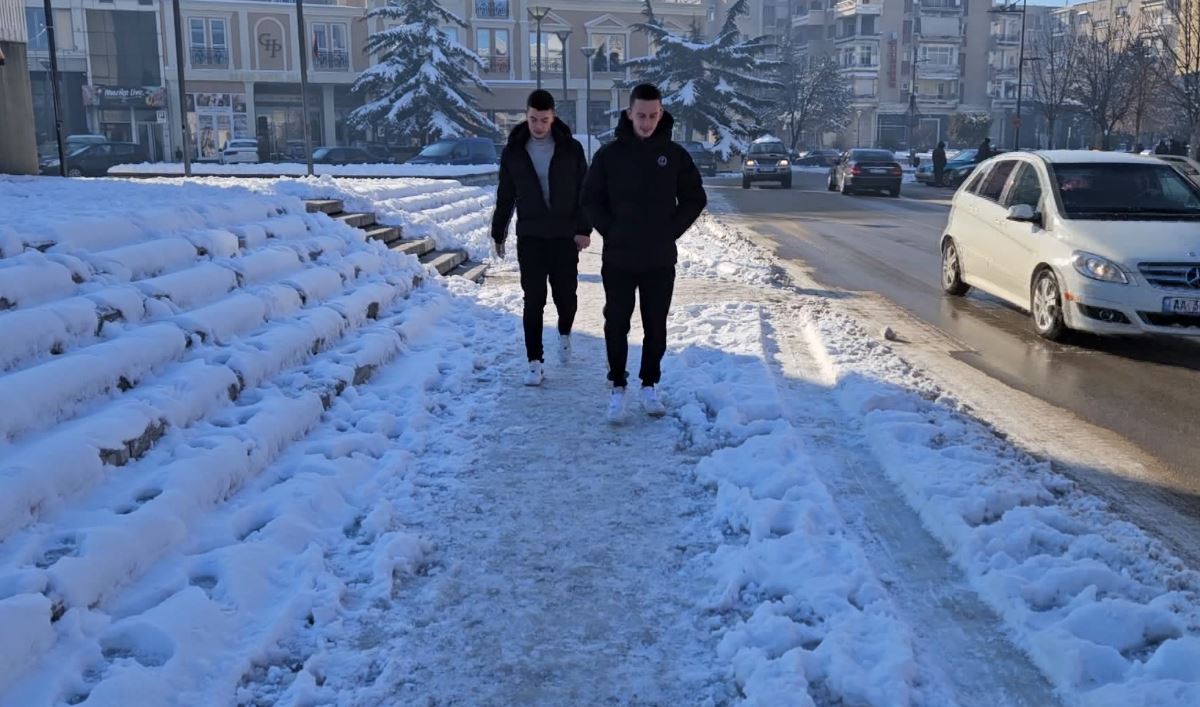 Rrëzimi nga akulli, 40 të dëmtuar në Korçë! Rastet më të shpeshta janë tek personat mbi 50 vjeç