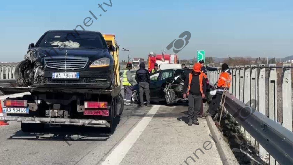 Aksident i rëndë në Vlorë-Levan! Përplasen dy automjete, goditet bariu që po kalonte rrugën