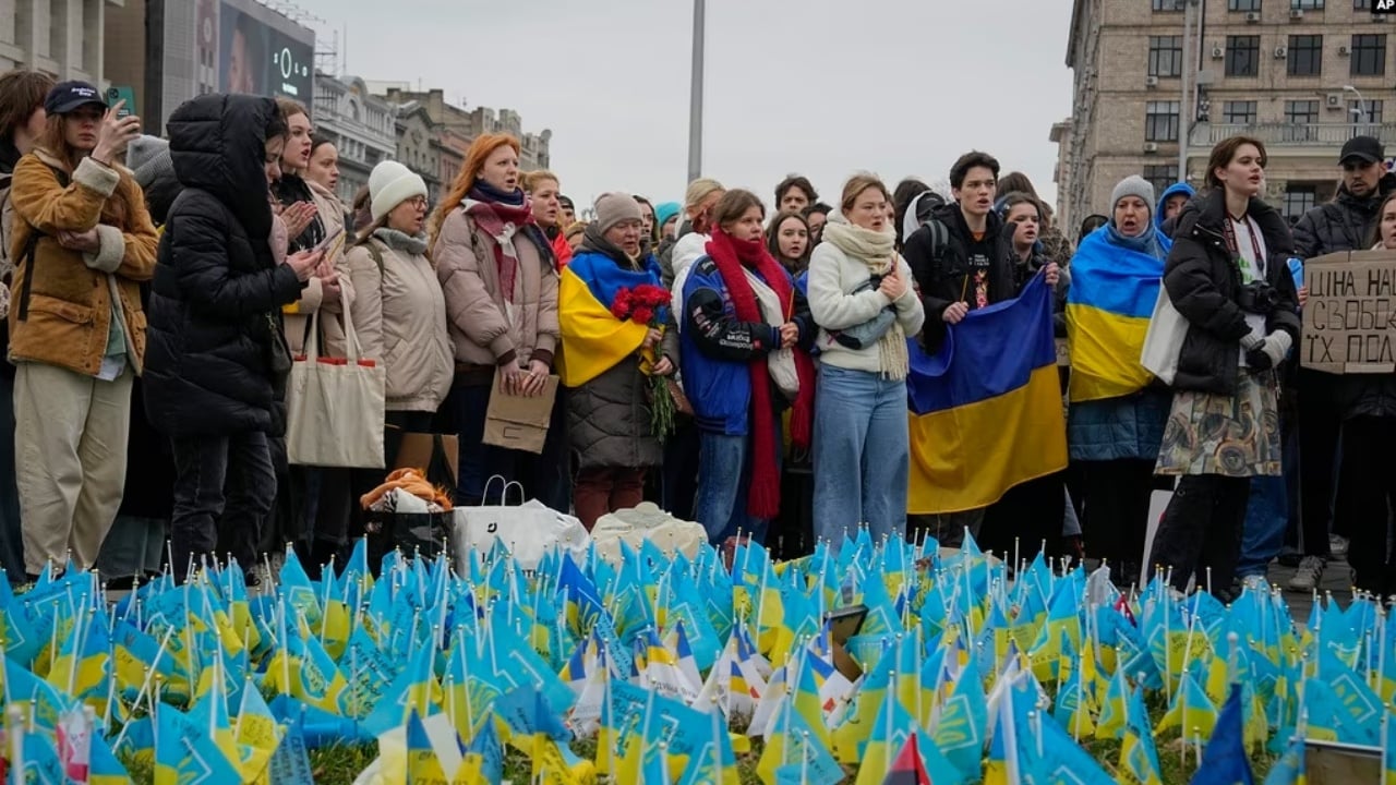 Mbështetje në dy-vjetorin e luftës/ Nga Von der Leyen, Meloni e Trudeau, udhëheqësit perëndimorë mblidhen në Kiev