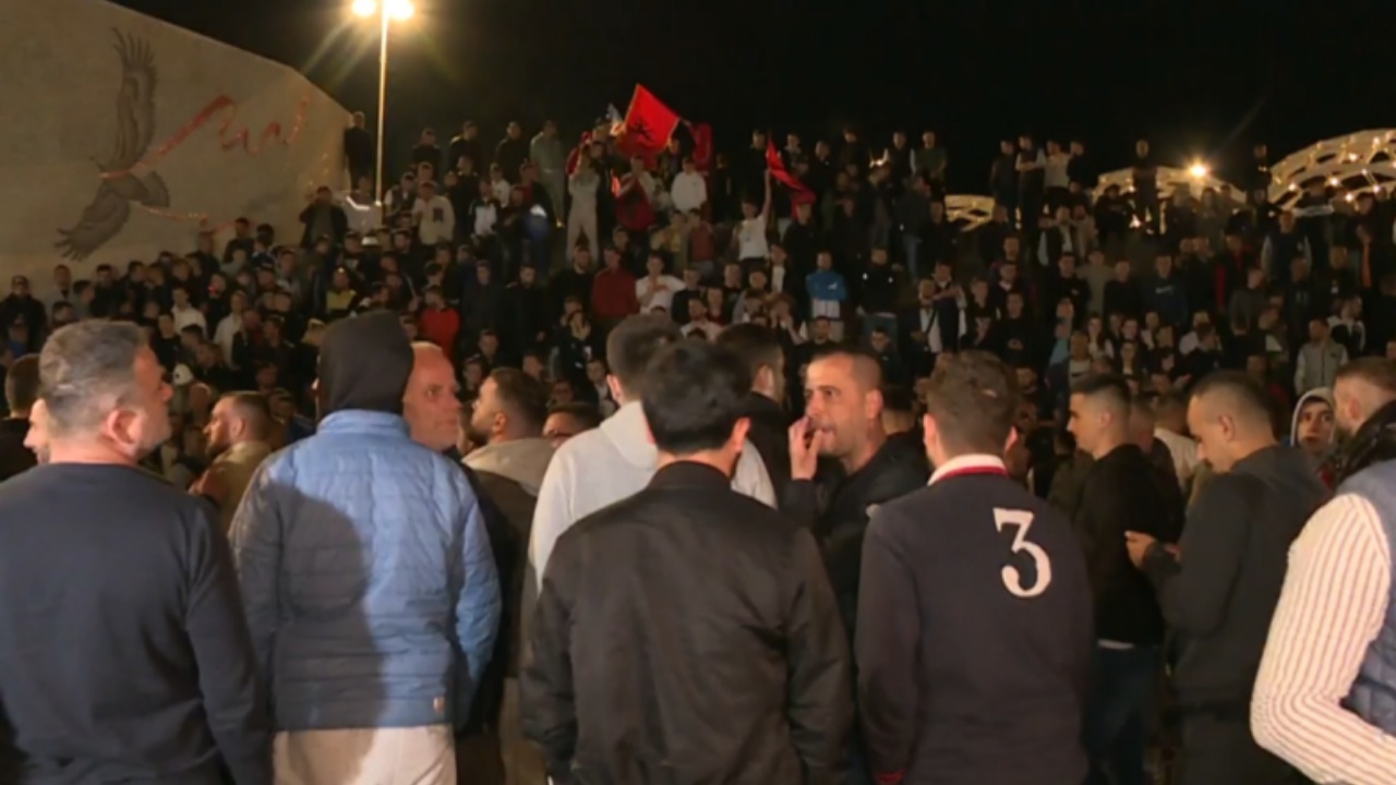 BDI nis festën në sheshin  Skënderbeu  në Shkup  Grubi  Fitoi UÇK ja dhe Ali Ahmeti  ky nuk është provokim