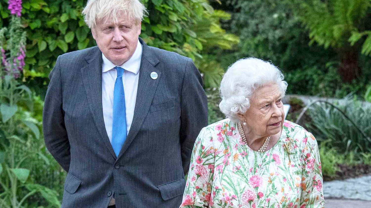 Two days before her death, Queen Elizabeth mocked Boris Johnson: at least this idiot won't bury me