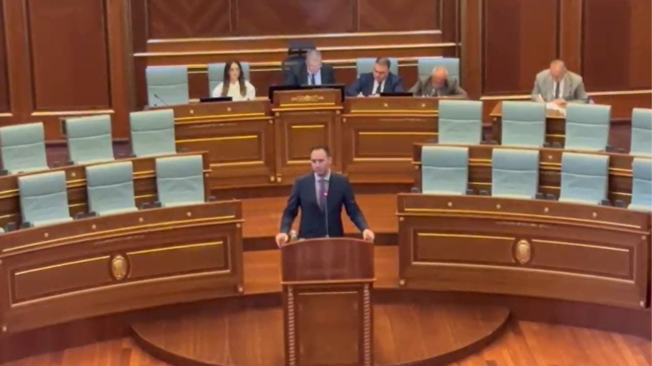 deshton-edhe-seanca-e-nente-per-konstituim-rrezohet-propozimi-i-drejtuesit-te-kuvendit-per-votim-te-fshehte-per-kryeparlamentarin