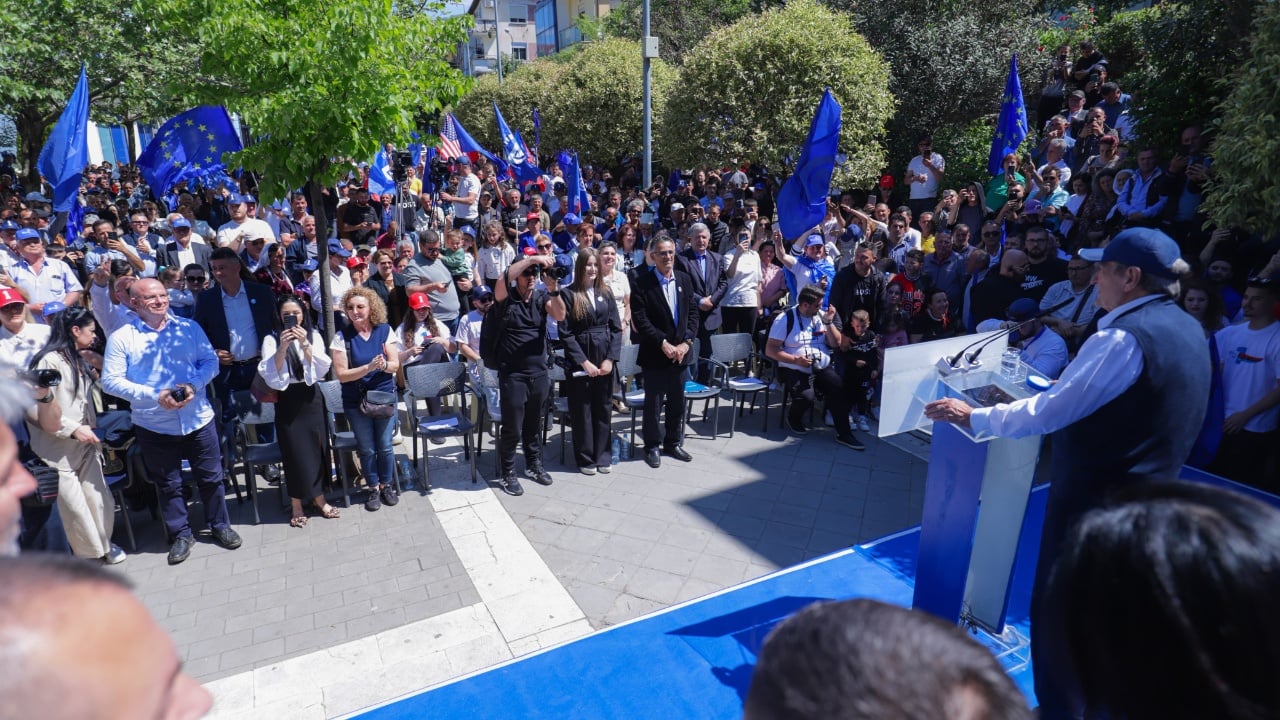 Zgjedhjet parlamentare  Berisha paralajmëron administratën dhe policinë  Mos u bëni patronazhistë  do të ndiqeni si terroristë elektoralë gjithë jetën 