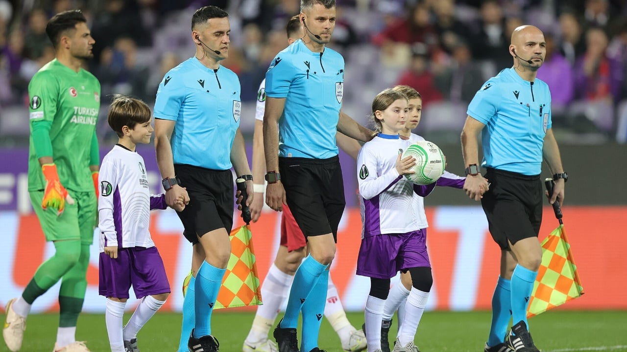 derbi-i-zjarrte-i-athines-i-besohet-nje-shqiptari-enea-jorgji-do-te-vendose-drejtesi-ne-takimin-aek-panathinaikos