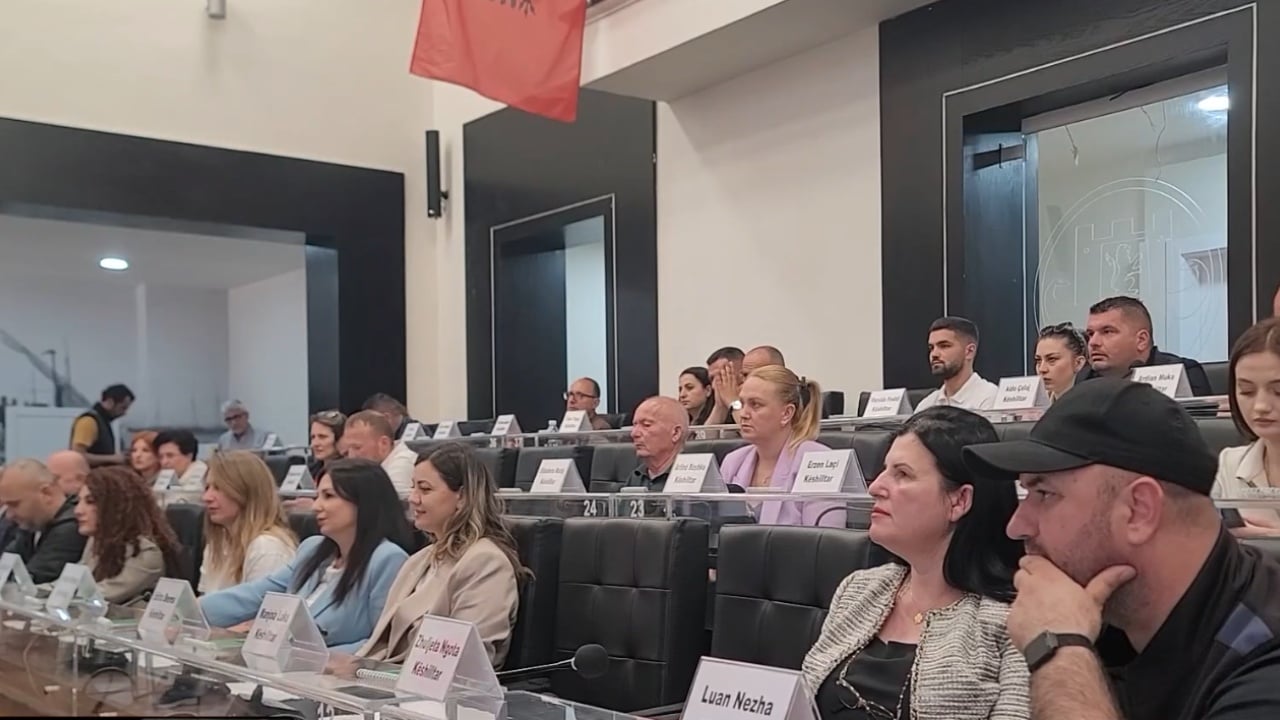PL braktis PD dhe bashkohet me PS  votojnë projektin për ndërtimin e një kompleksi turistik në Gjirin e Lalzit