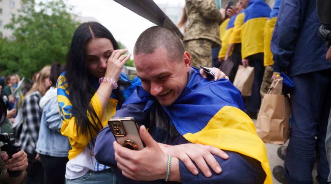 Për herë të parë pas tre viteve luftë  Rusia dhe Ukraina kompletojnë këmbimin më të madh të të burgosurve