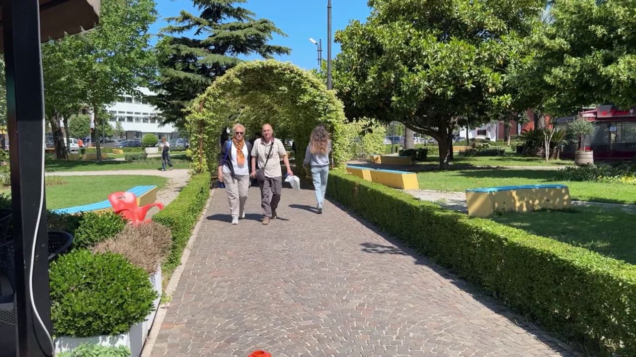 Pensionistë italianë në Lezhë  vizituan Shqipërinë tre vite më parë dhe zgjodhë të jetojnë në vendin tonë