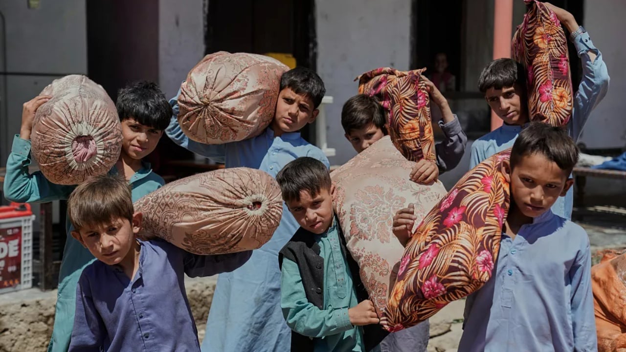 Përballen me depërtim masiv  Pakistani do të shqyrtojë zgjatjen e afatit për largimin e refugjatëve afganë