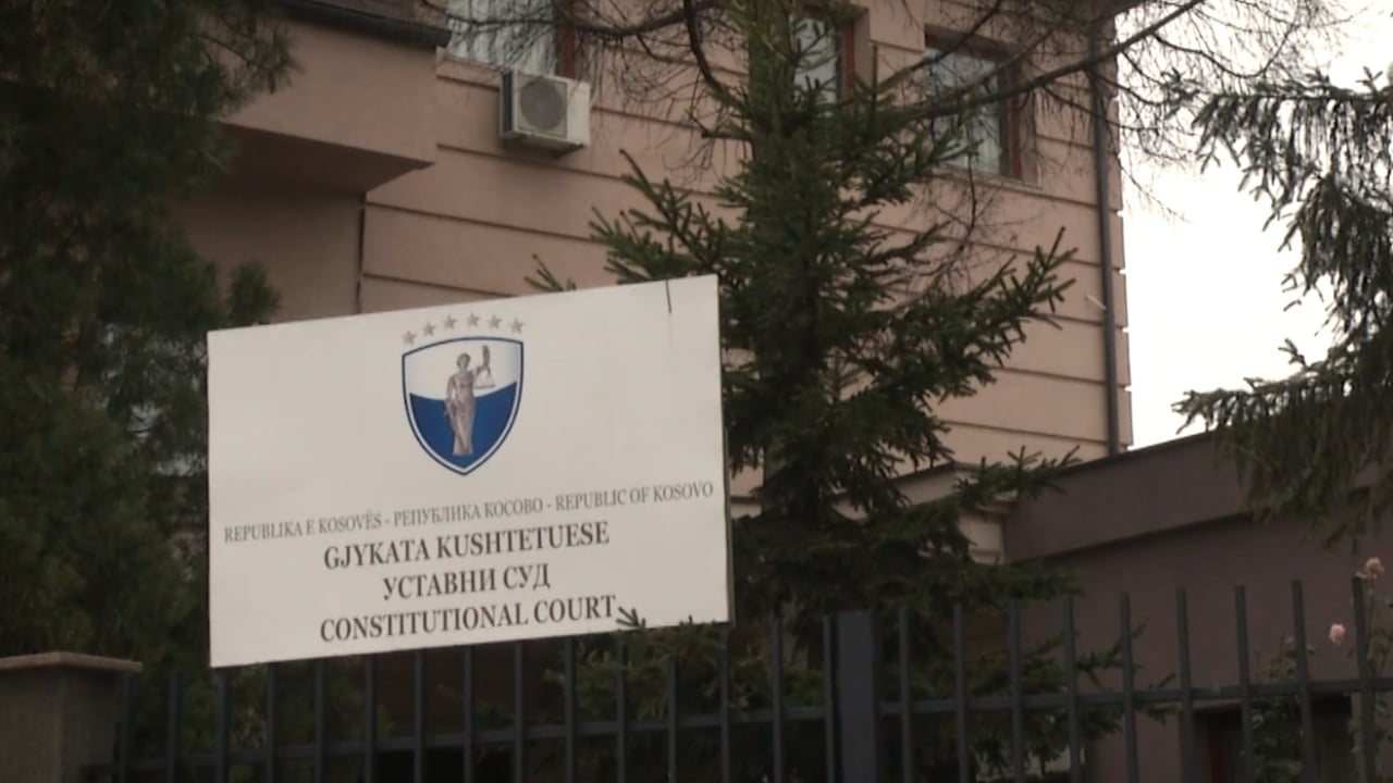 Kosovë  zvarritja me  plan   Ekspertët  Kushtetuesja të sqarojë nëse duhet të garojë pafundësisht kandidatja që s merr votat