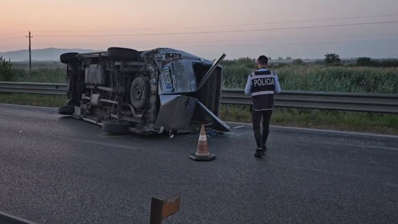 Aksident i rëndë në aksin Fier Lushnjë  furgoni me pasagjerë përplaset me  Benz  in  Shtatë të plagosur  tre në gjendje të rëndë