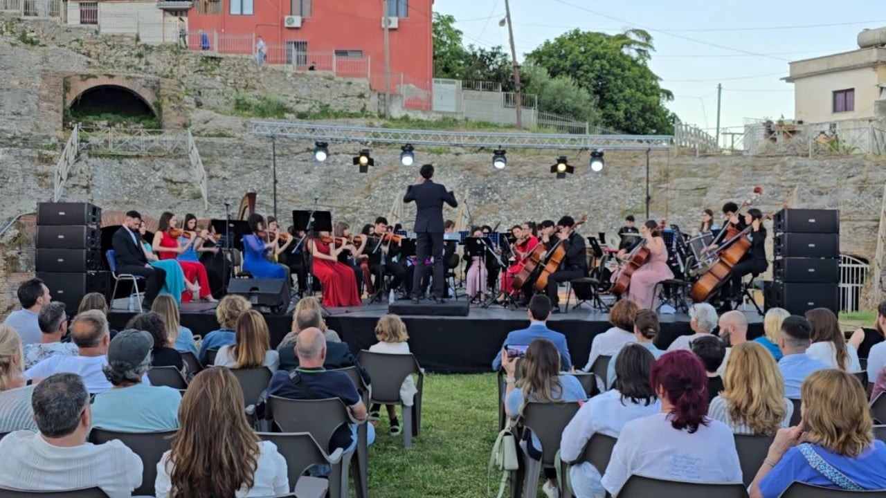 mesdheu-ne-muzike-pjese-e-javes-se-kultures-italiane-ne-shqiperi