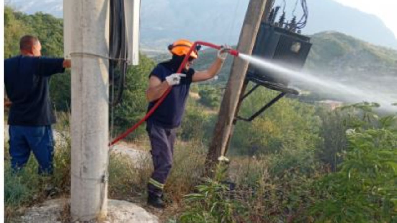 Gjirokastër  Zjarre në dy transformatorë elektrikë në Kakoz  tre zjarrfikës në vendngjarje