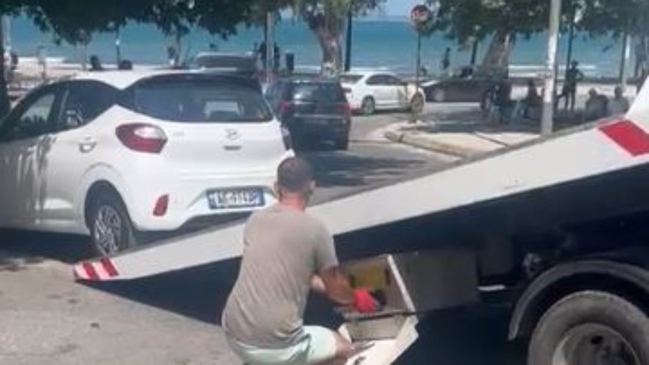 vijon-aksioni-per-parkimet-e-parregullta-ne-vlore-mal-me-gjoba-dhe-levizje-e-mjeteve-me-karroatrec