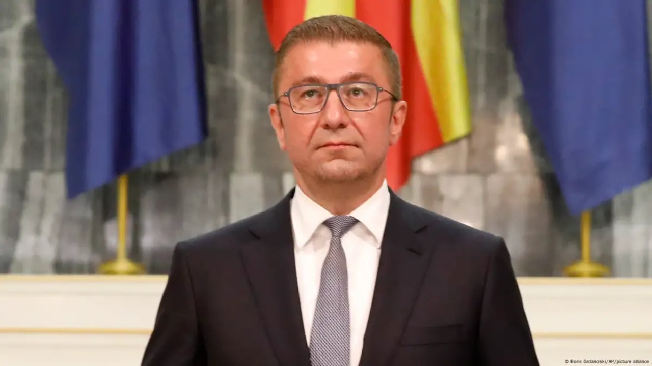 Maqedonia e Veriut  taksë beqarëve  Kryeministri Mickoski  Më shumë vdekje se sa lindje  po boshatiset vendi