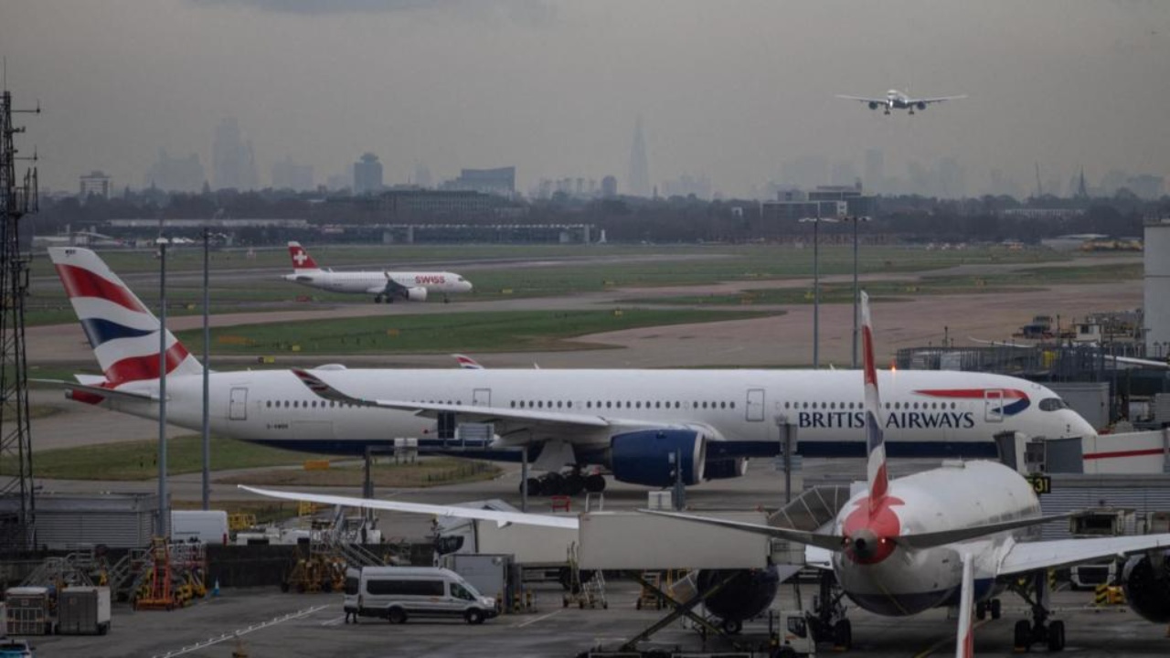 kaosi-ne-aeroportet-ne-britani-nis-fluturimi-i-disa-prej-linjave