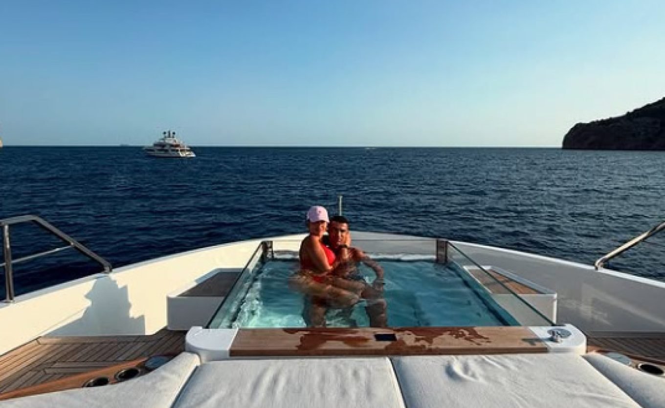 Cristiano Ronaldo dhe familja e tij pushime në Greqi  publikojnë foto në një jaht luksoz