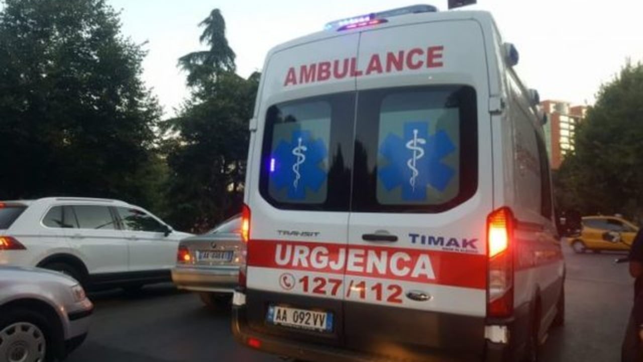 E rëndë në Bulqizë  familjarët gjejnë 33 vjeçarin të vetëvarur në oborrin e banesës