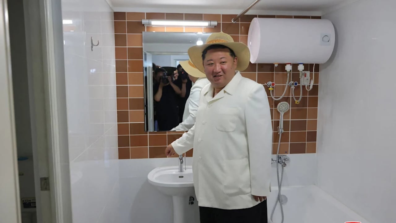 me-kapele-kauboji-dhe-brenda-nje-banje-fotot-e-fundit-te-kim-jong-un-bejne-xhiron-e-rrjetit
